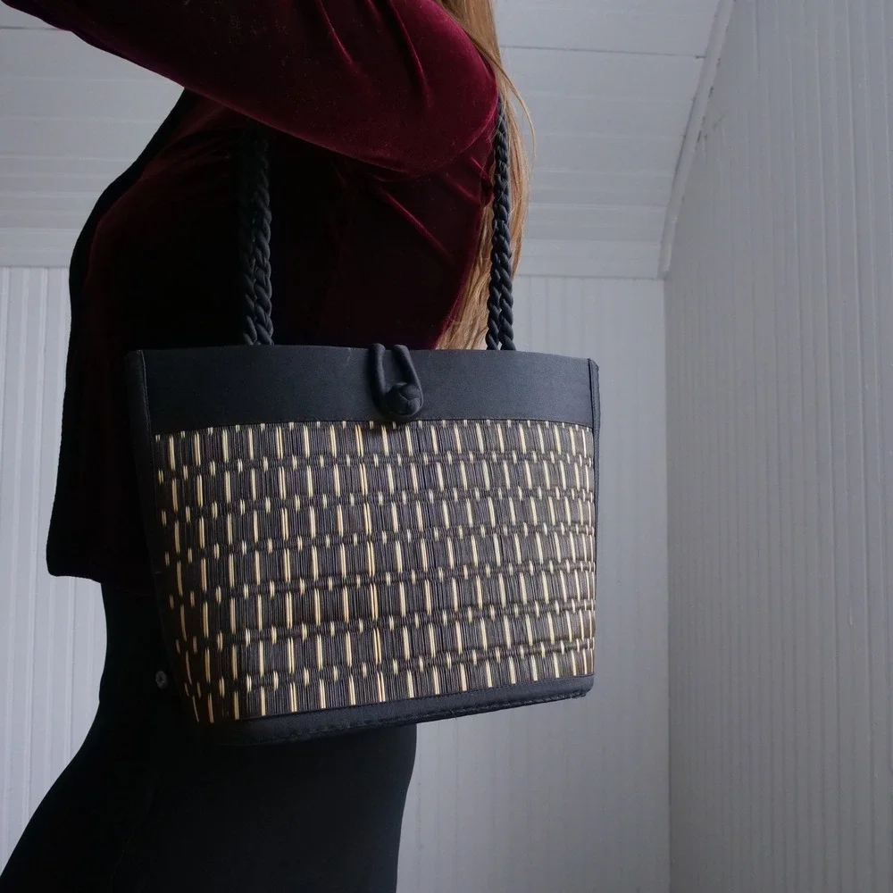 Black and Tan Vintage 90s Purse - Picture 6 of 7